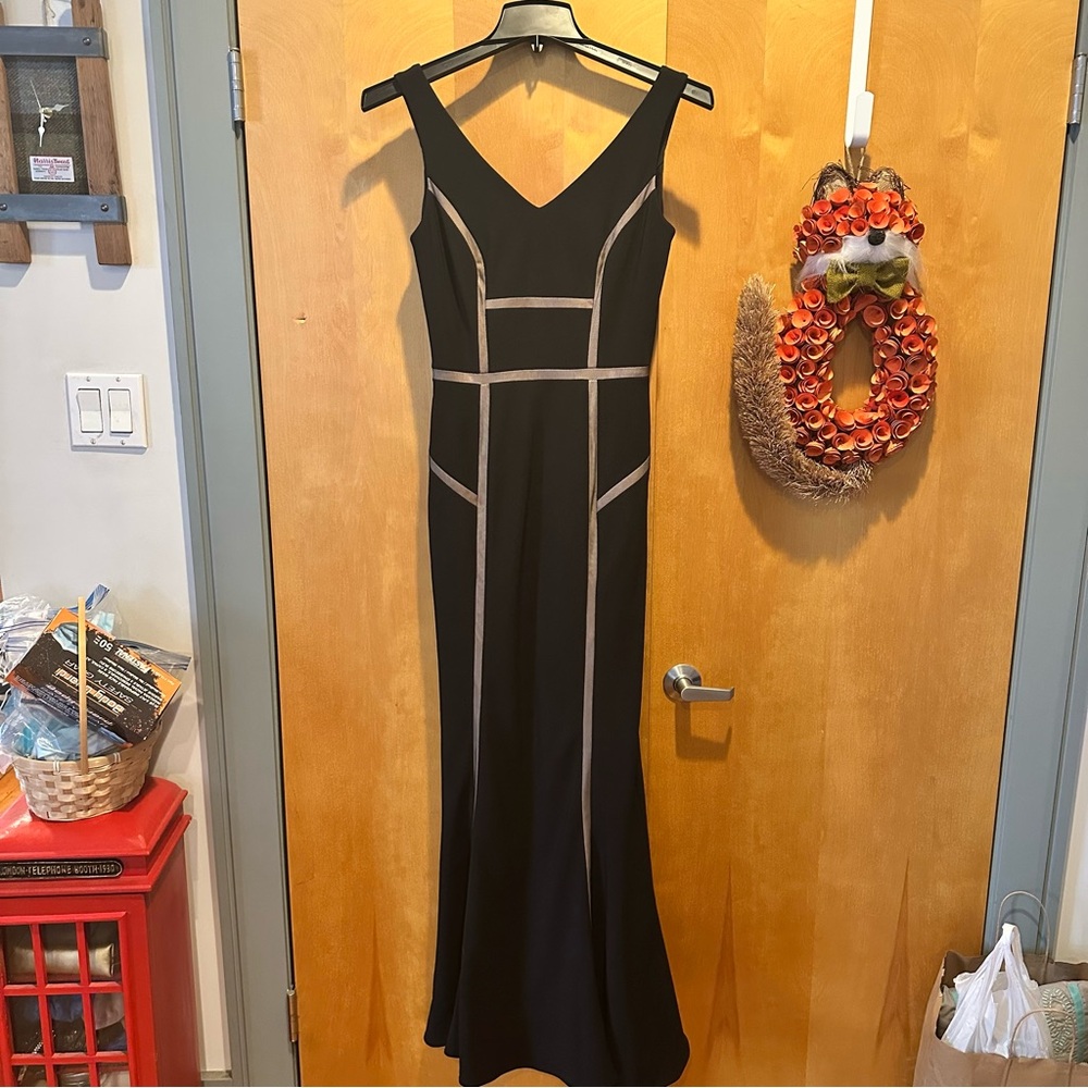 White House Black Market Black Gown NWT size 4 - Picture 3 of 14